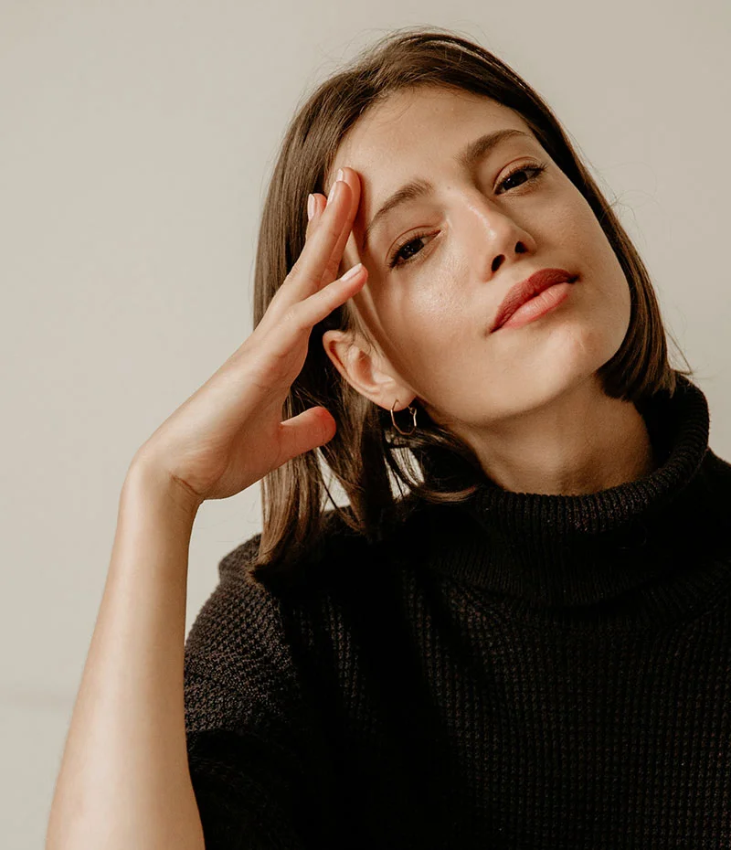 Woman holder her hands to her face